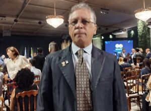 PRESIDENTE DA ASSOJAF-PE PRESTIGIA SOLENIDADE DE ENTREGA DE MEDALHAS DO TRT-6