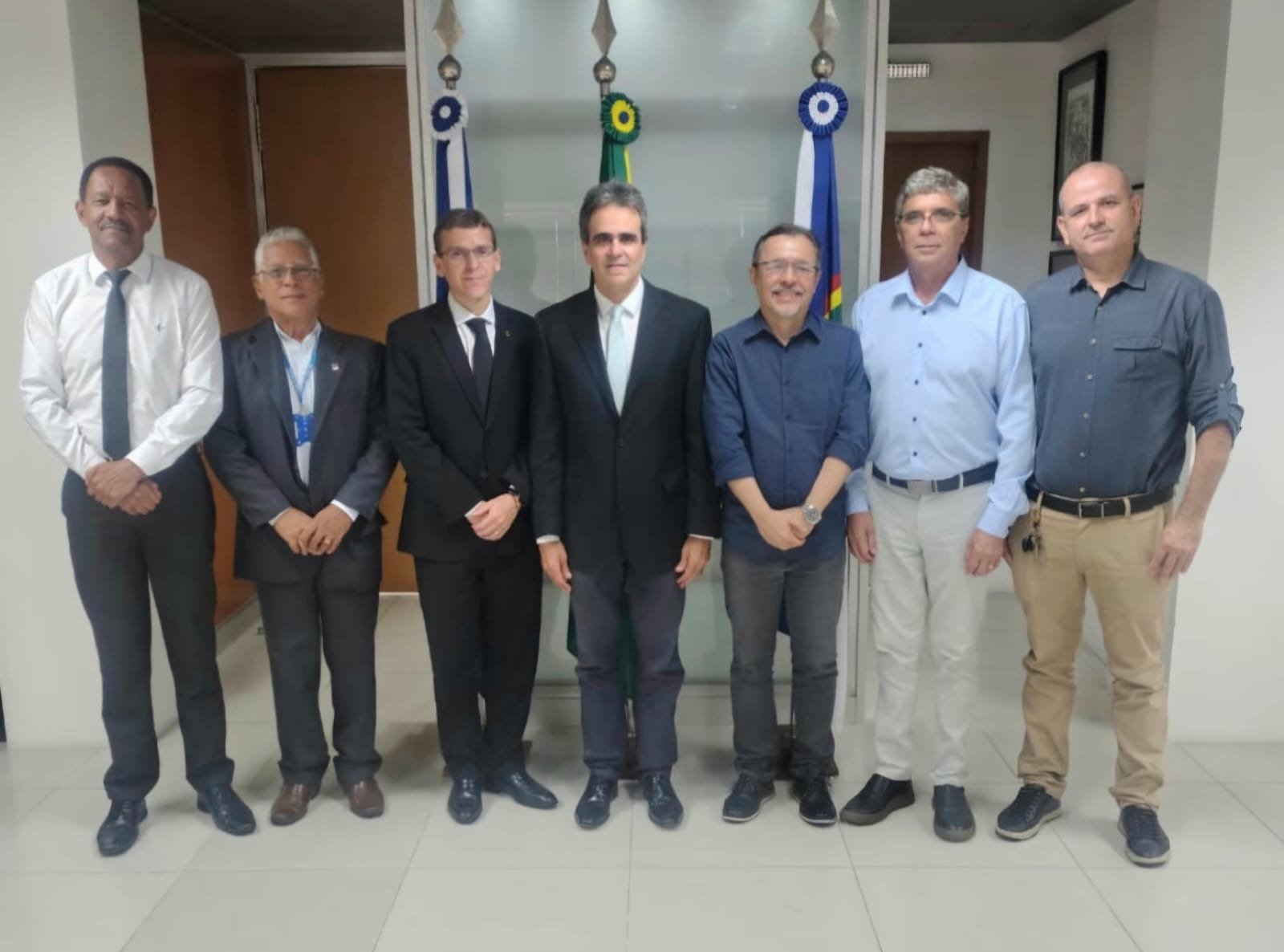 ASSOJAF-PE COBRA NOMEAÇÕES E REVISÃO DO REDIMENSIONAMENTO DAS CENTRAIS DE MANDADOS EM REUNIÃO COM PRESIDENTE DO TRT-6